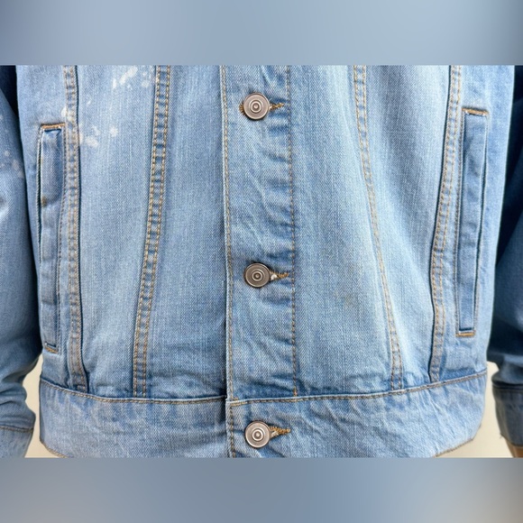 Forever 21 Men's Faded Blue, Color Distressed Denim Jacket, Size Large - Picture 7 of 14